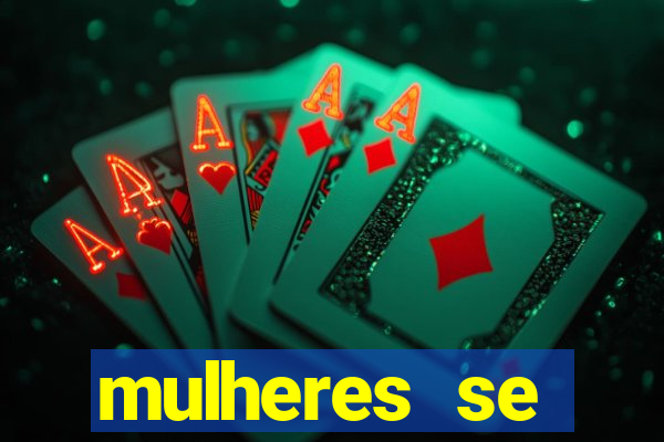 mulheres se exibindo ao vivo